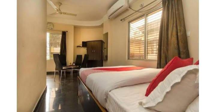 Skyline Lodge Siliguri Buitenkant foto